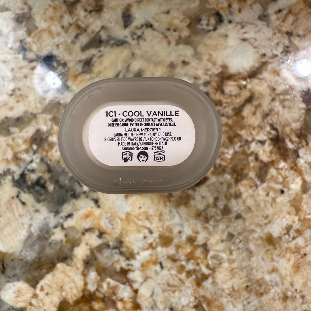 Laura Mercier Real Flawless Weightless Perfecting Foundation - 1C1-Cool Vanille - Picture 4 of 7